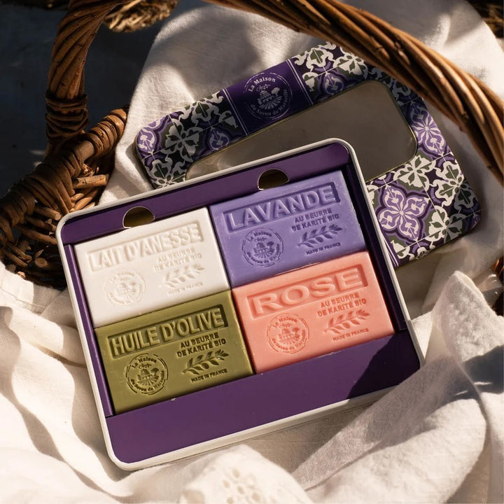 Set cadou Signature – 4 săpunuri parfumate cu unt de shea, 60 g fiecare