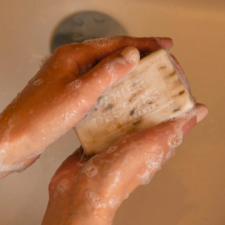 Săpun natural exfoliant – Lavandă Iconică 150 g