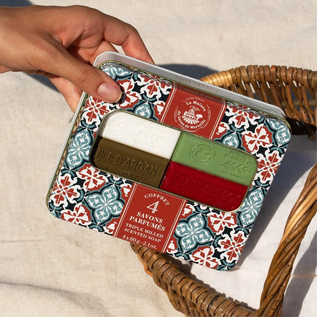 Set cadou Collection – 4 săpunuri parfumate cu unt de shea | 4 × 60 g